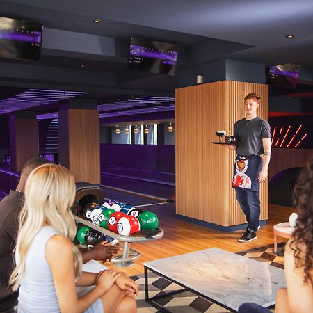Yotel Глазгоу Екстериор снимка Bowling alley in Las Vegas