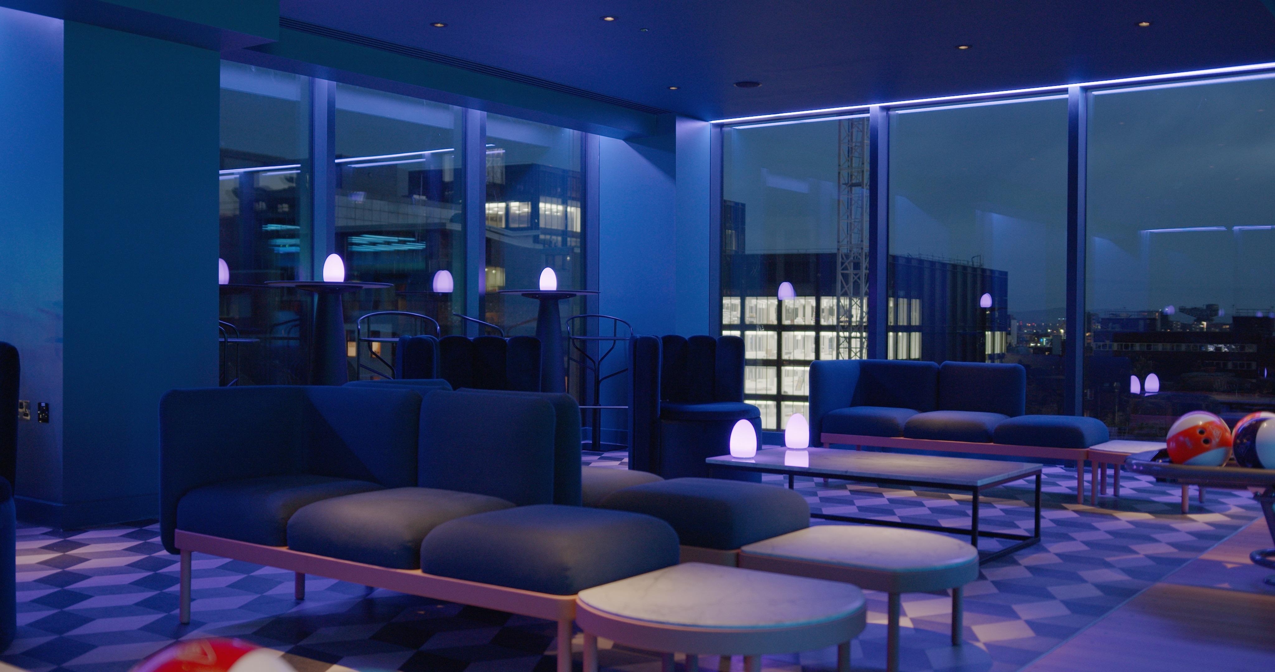 Yotel Глазгоу Екстериор снимка The interior of the bar