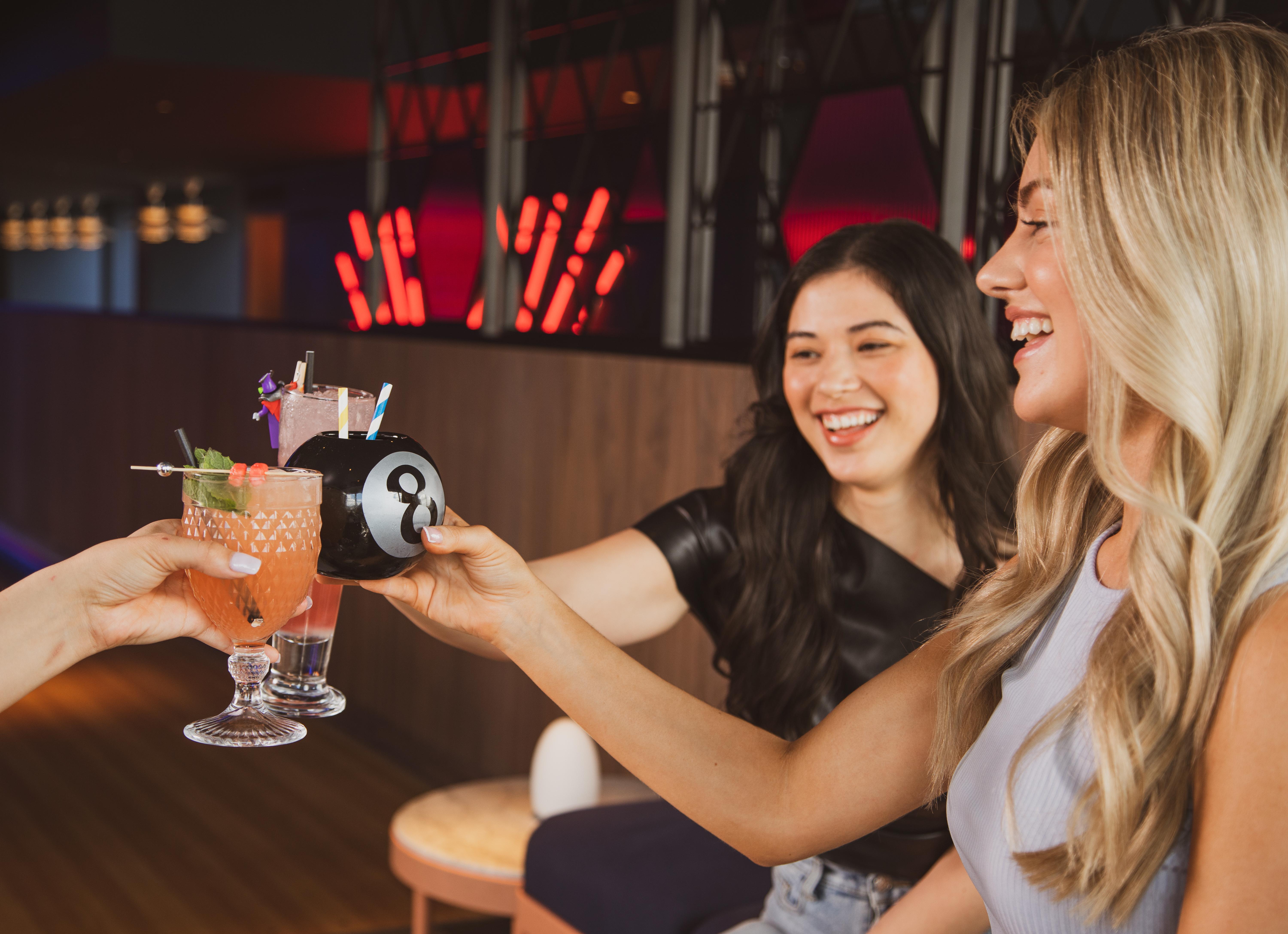 Yotel Глазгоу Екстериор снимка Two women toasting with drinks.
